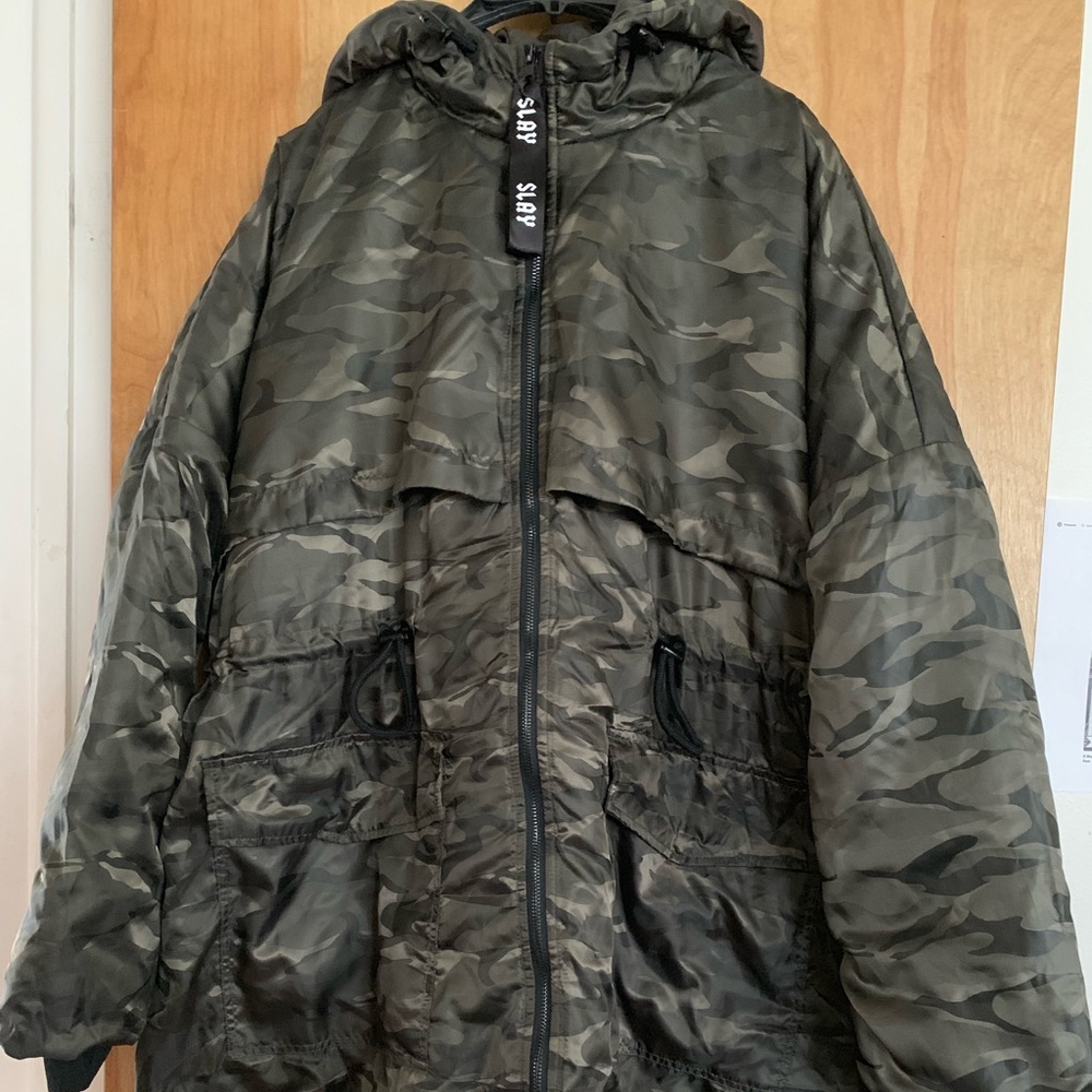 Plus Size Camo Print Hoodied Longline Jacket